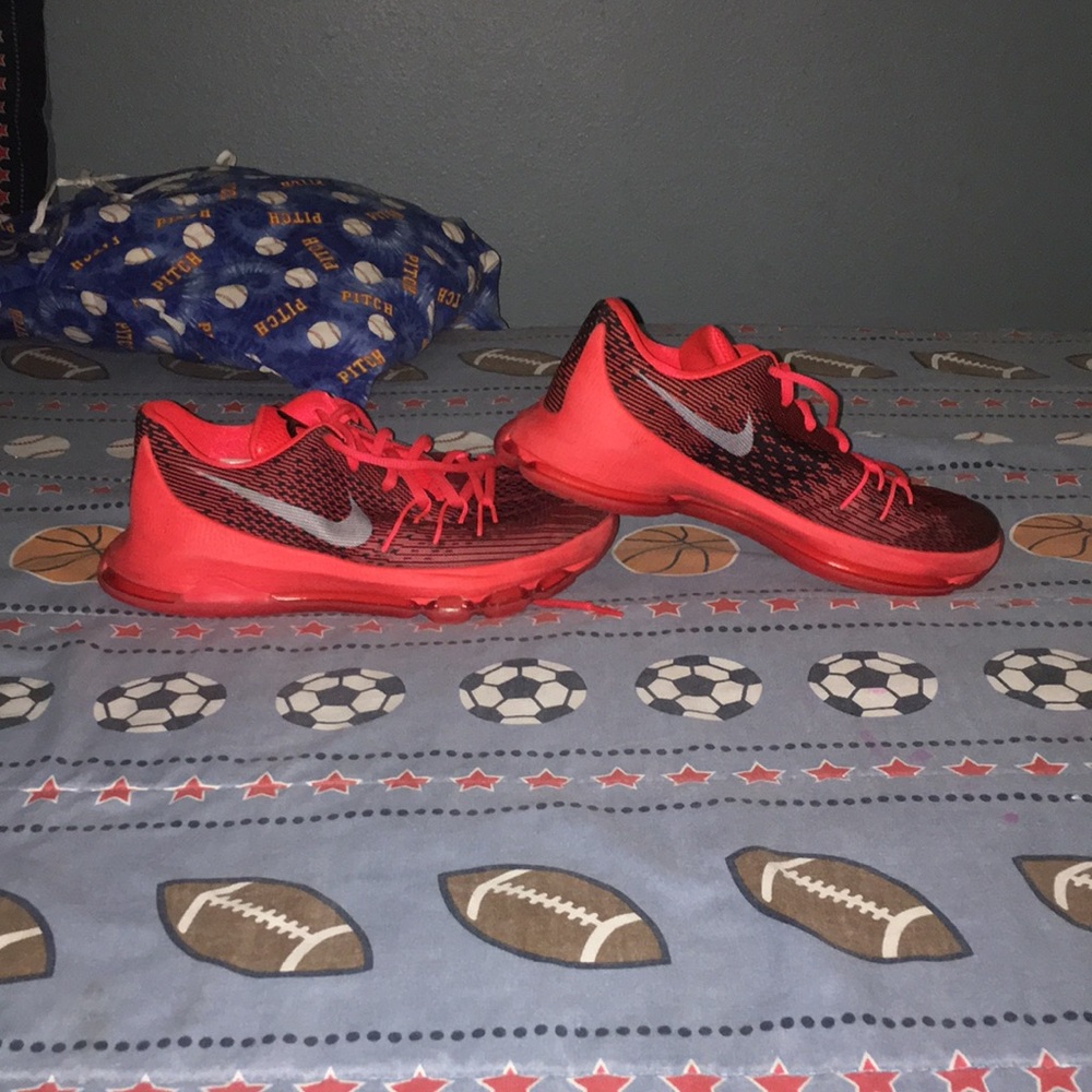 Kd 8 bright crimson